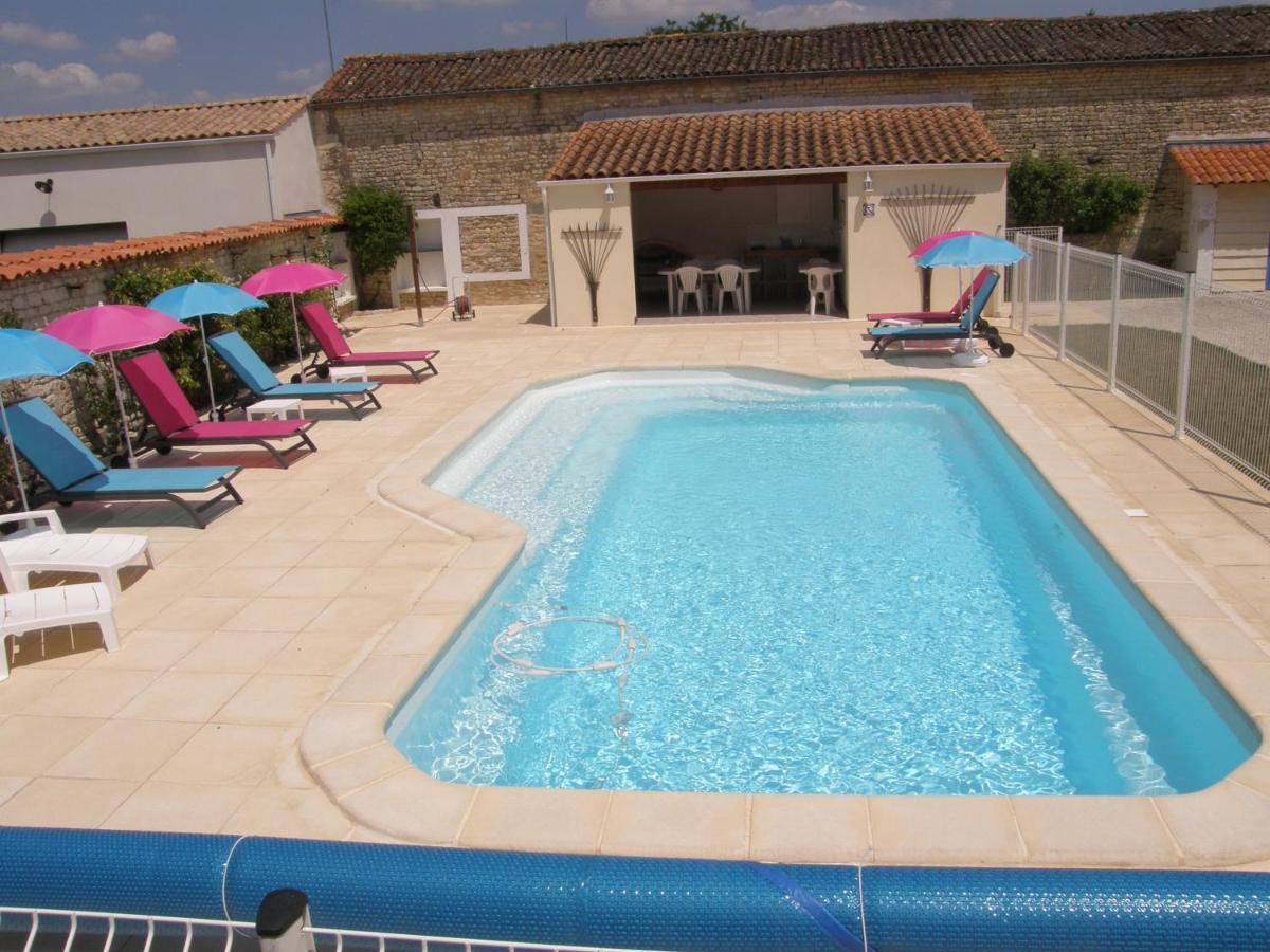 Le Logis Des Oiseaux Hotel Surgeres Exterior photo