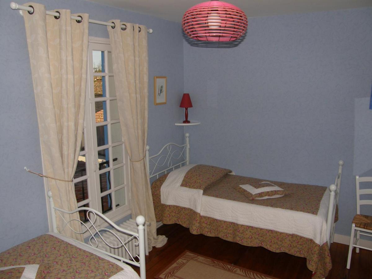 Le Logis Des Oiseaux Hotel Surgeres Exterior photo