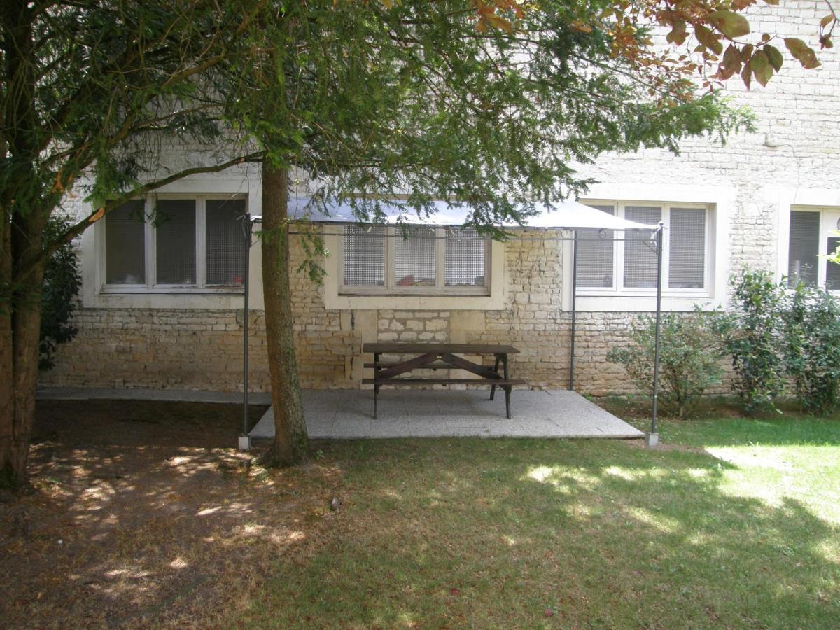 Le Logis Des Oiseaux Hotel Surgeres Exterior photo