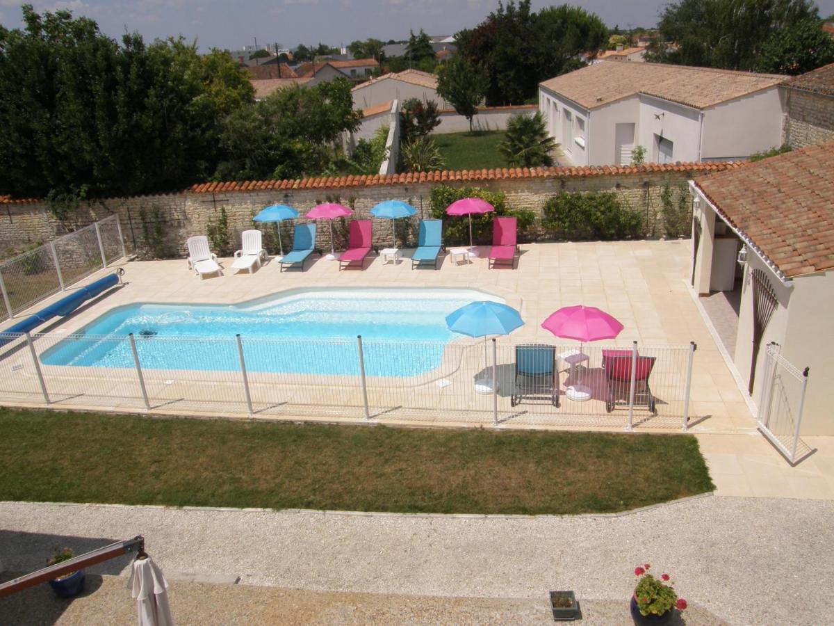 Le Logis Des Oiseaux Hotel Surgeres Exterior photo